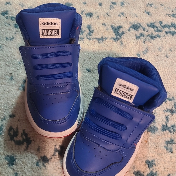 Adidas Marvel shoes - Picture 4 of 6